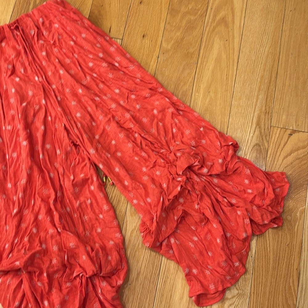 Free People coral wide leg pull on pants with ruffled hem detailing - Picture 4 of 8